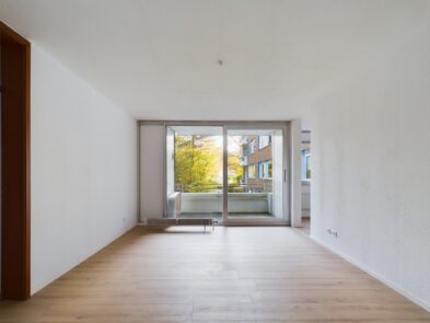 Renovierte 2-Zimmer-Wohnung mit 62 m² Wfl. und Balkon